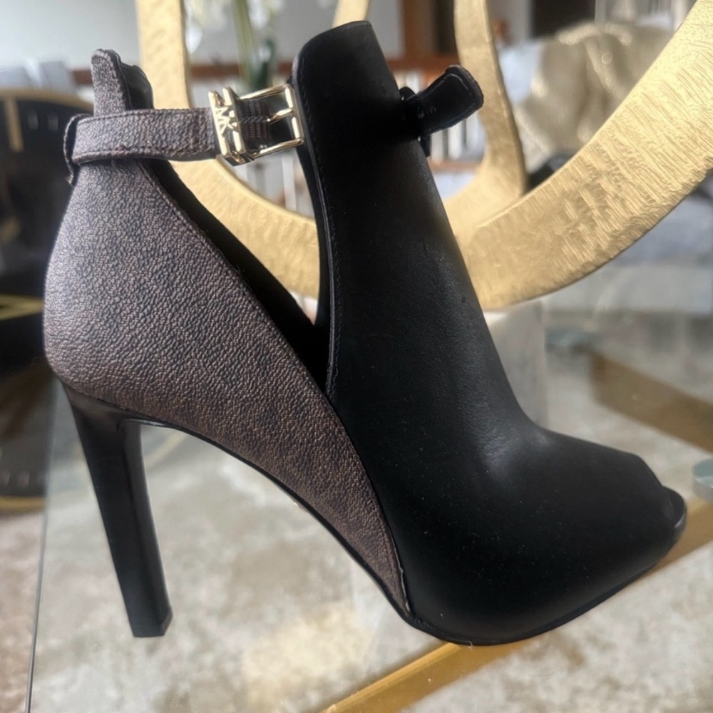 Michael Kors Women's Black and Brown Two-Tone Ankle Bootie 7.5